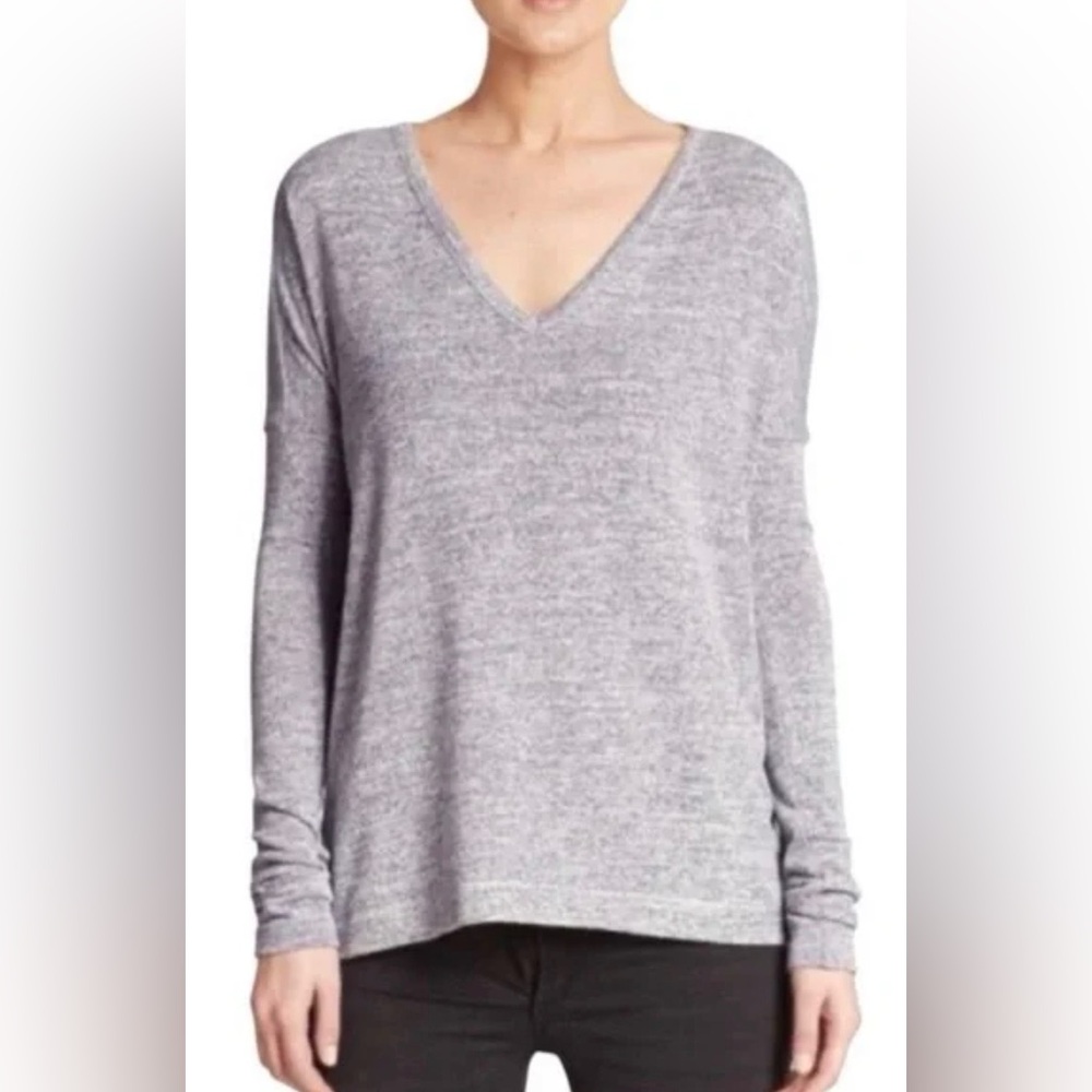 EUC Rag & Bone Women’s Theo Heathered Gray V-Neck Long Sleeve Top, size Medium.